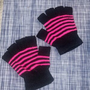 🚫♻️Black Pink Fingerless Knit Gloves